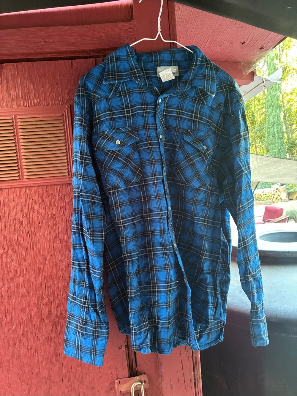 Wrangler Blue and Black Plaid Button-Up Shirt